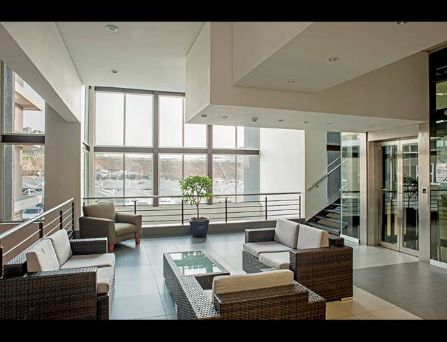 7,296M² OFFICE FOR SALE IN LONGMEADOW